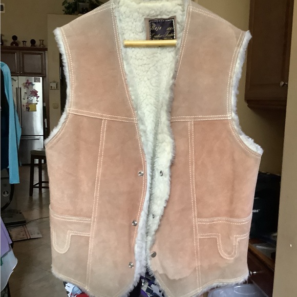 Tan colored suede’s vest - Picture 1 of 3